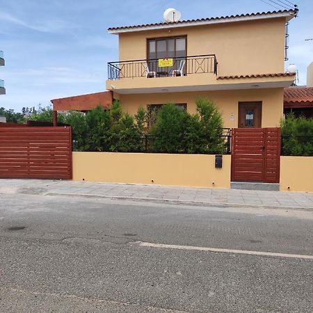 Villa Rina Paphos Bagian luar foto