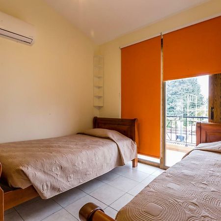 Villa Rina Paphos Bagian luar foto