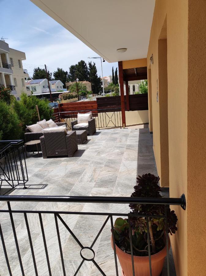 Villa Rina Paphos Bagian luar foto