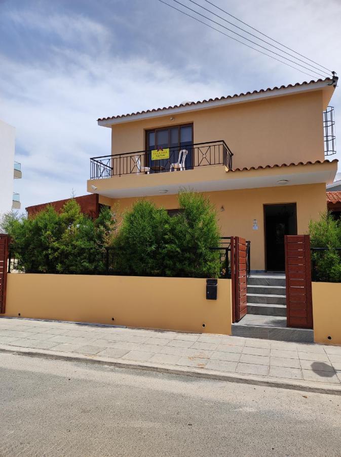Villa Rina Paphos Bagian luar foto