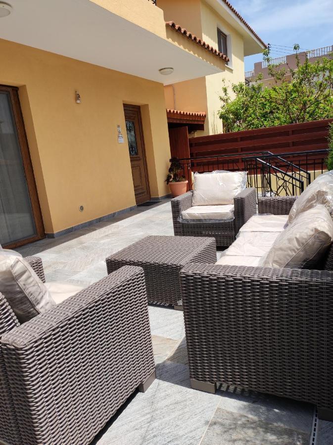 Villa Rina Paphos Bagian luar foto
