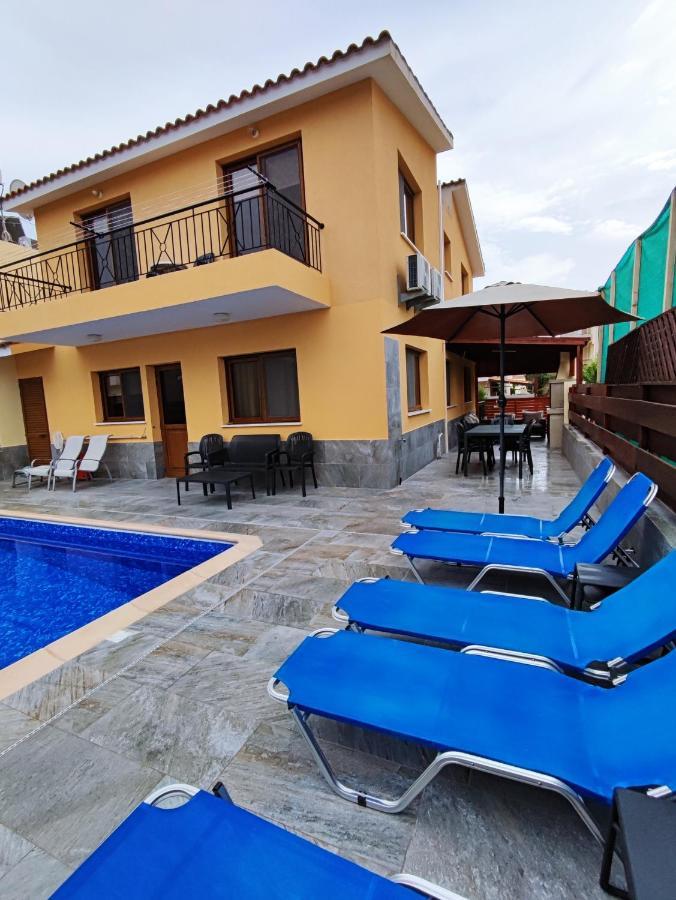 Villa Rina Paphos Bagian luar foto