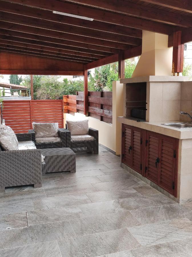 Villa Rina Paphos Bagian luar foto