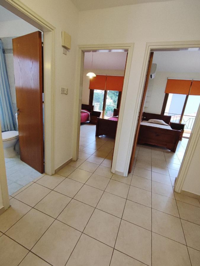 Villa Rina Paphos Bagian luar foto