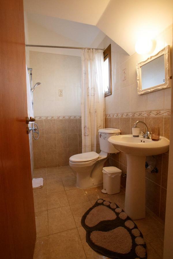 Villa Rina Paphos Bagian luar foto