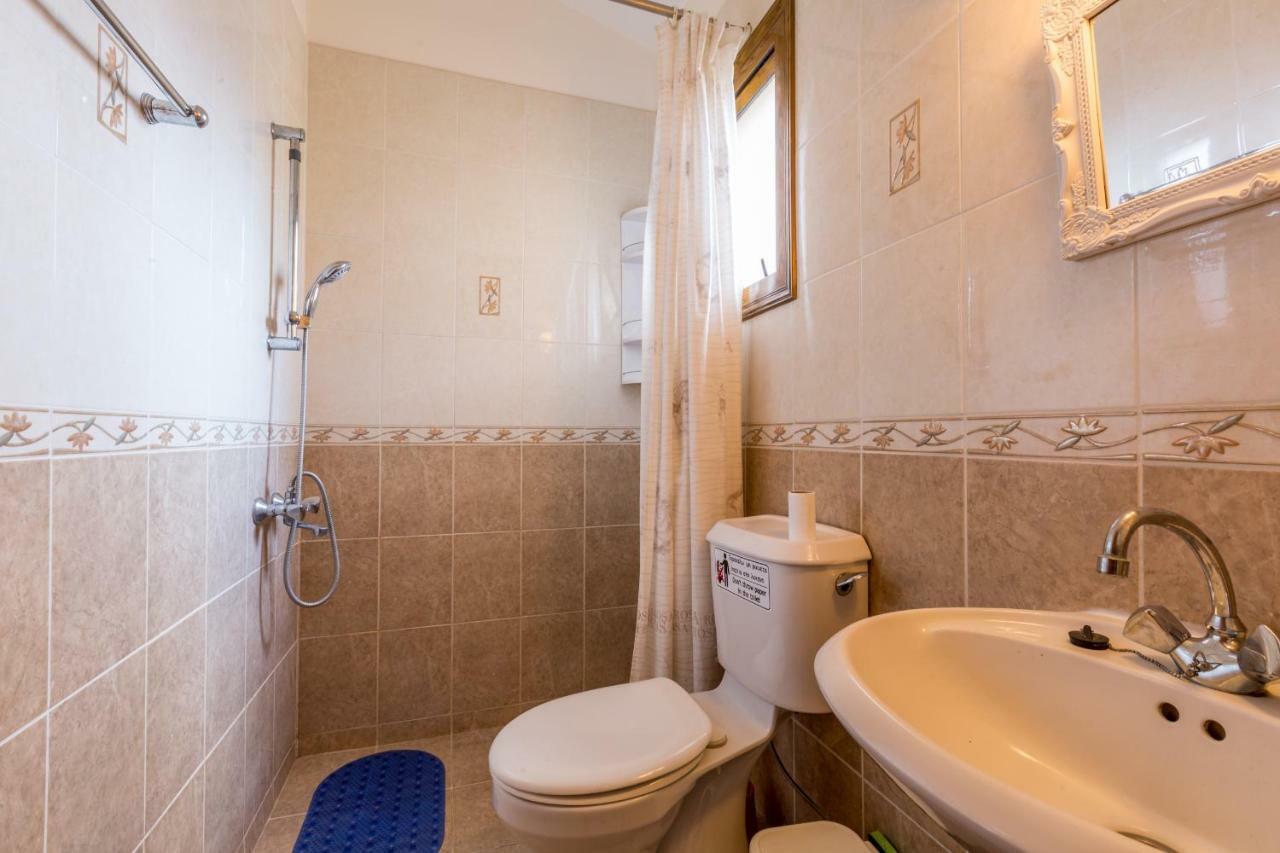Villa Rina Paphos Bagian luar foto