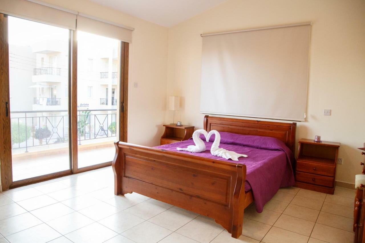 Villa Rina Paphos Bagian luar foto