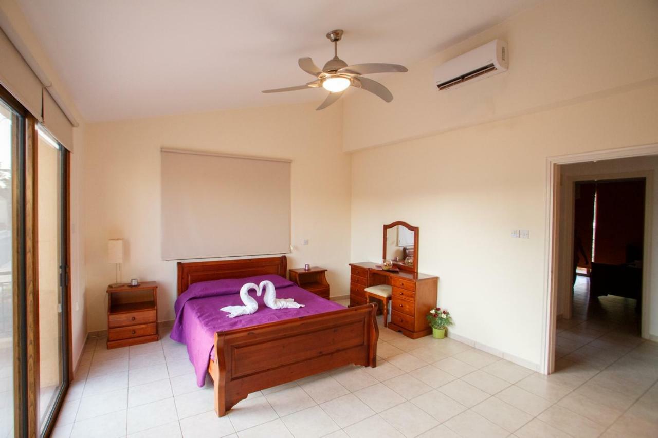 Villa Rina Paphos Bagian luar foto
